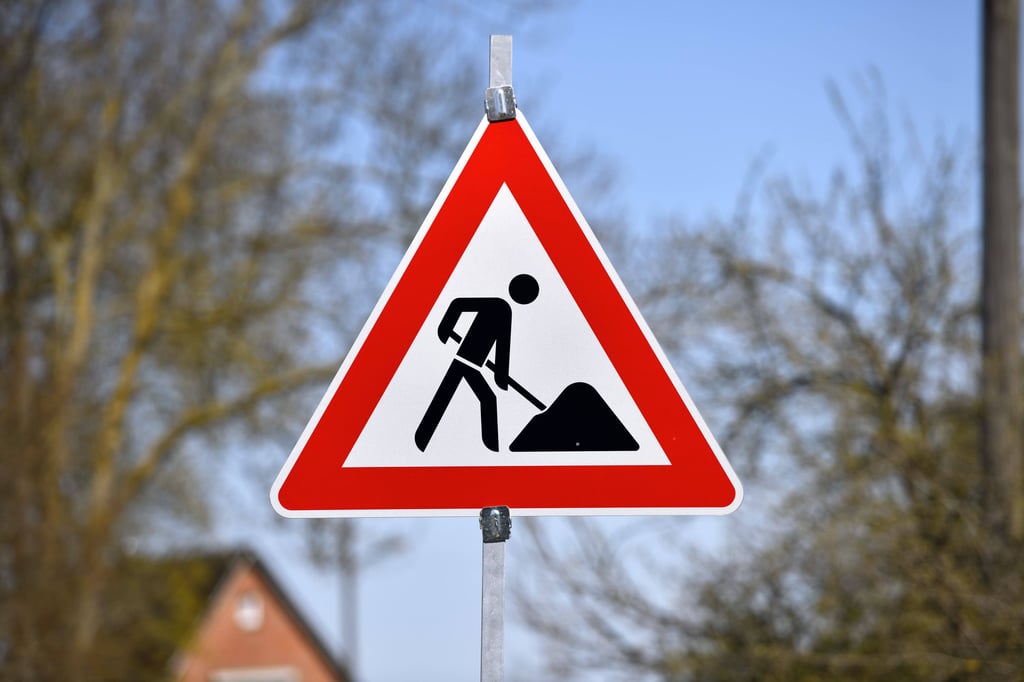 Autofahrer sollten stets das Tempolimit im Baustellenbereich beachten.