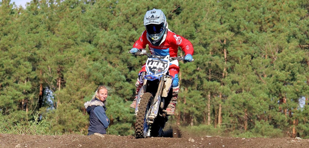 Um die Lärmemissionen geht es auf der Motocrossalnlage bei Gödnitz. Nach einer Bürgerbeschwerde hat der Landkreis ein Gutachten angefordert.