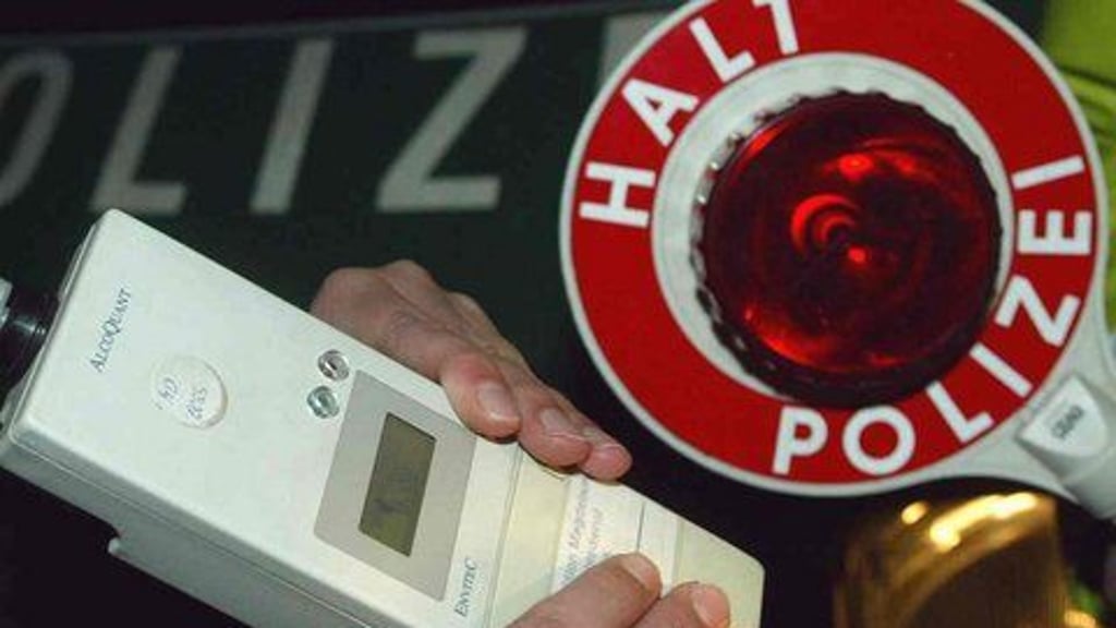 Ein 56-jähriger Magdeburger wollte betrunken Auto fahren. Die Polizei hinderte ihn an seinem Vorgehen.