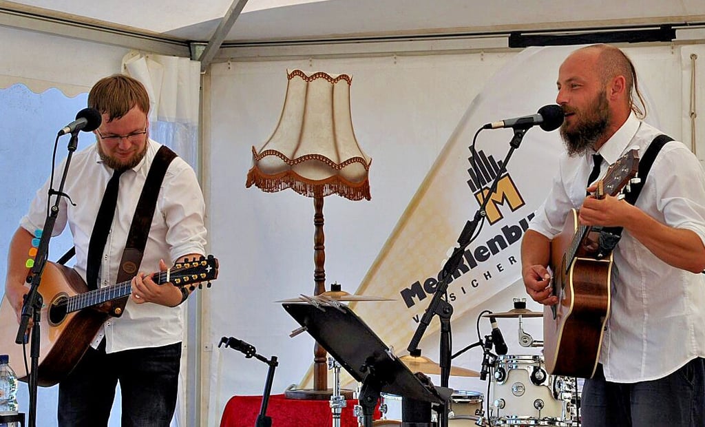 Nobody Knows um Max Heckel (rechts) hat auf der Corona-Bühne in Arneburg im Jahr 2020 für viel Stimmung gesorgt.
