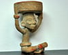Die Figur stellt vermutlich den alten Feuergott der Teotihuacán-Kultur dar. Sie stammt aus der Zeit 250 bis 450 nach Christus.  