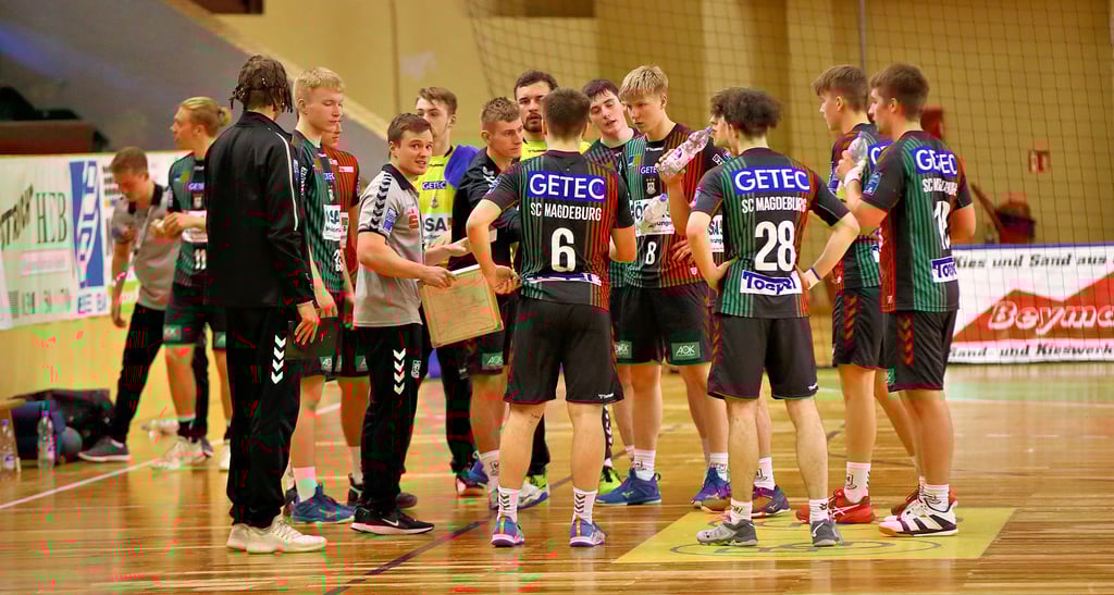 Nach dem dramatischen Ausscheiden im Gastspiel bei der SG Flensburg-Handewitt muss Julian Bauer bei seinen A-Junioren des SC Magdeburg zunächst Aufbauarbeit betreiben.