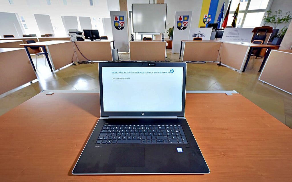 Sitzungen per Laptop statt im Ratssaal - das bleibt vorerst Theorie.