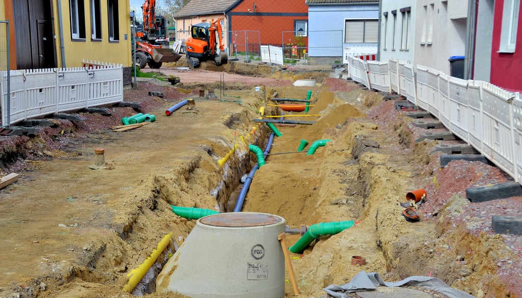 Die Bauarbeiten in der Landstraße in Großalsleben.