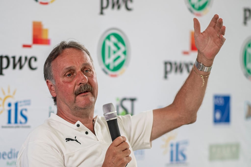Peter Neururer rückt in den Vorstand des Wuppertaler SV.