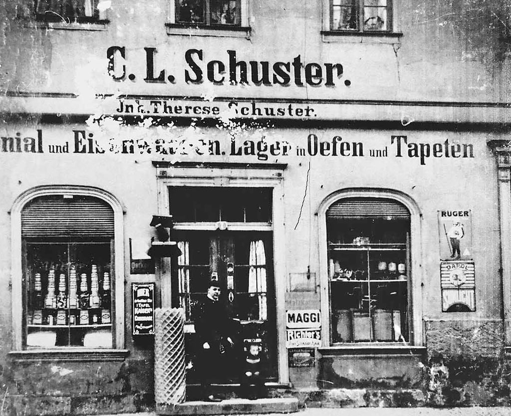 Zum Beginn des vorigen Jahrhunderts gab es praktisch alles zu kaufen im Laden des Hauses Kapellenstraße 7.