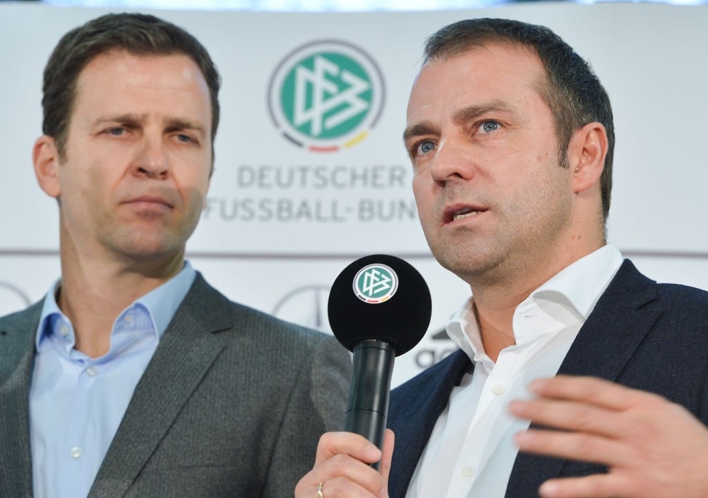 Bald wieder vereint beim DFB? Bundestrainer-Wunschkandidat Hansi Flick (r) und Nationalmannschafts-Direktor Oliver Bierhoff.