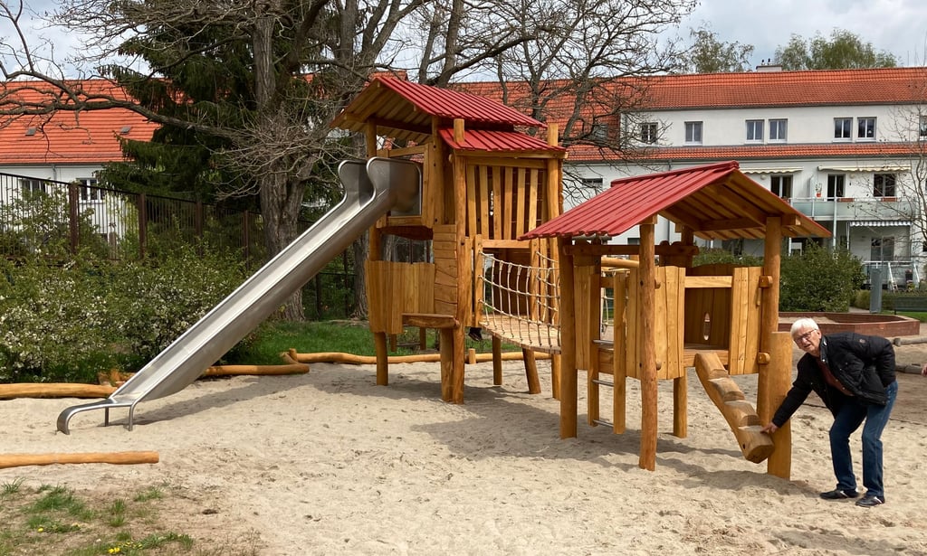 Blick auf den neuen Spielplatz in der Röntgenstraße in Magdeburg. Ab sofort kann er von Kindern genutzt werden.