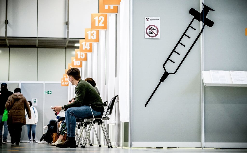 Arbeitgeber dürften sich wohl großzügig zeigen, wenn Beschäftigte ihren Impftermin während der Arbeitszeit wahrnehmen wollen.