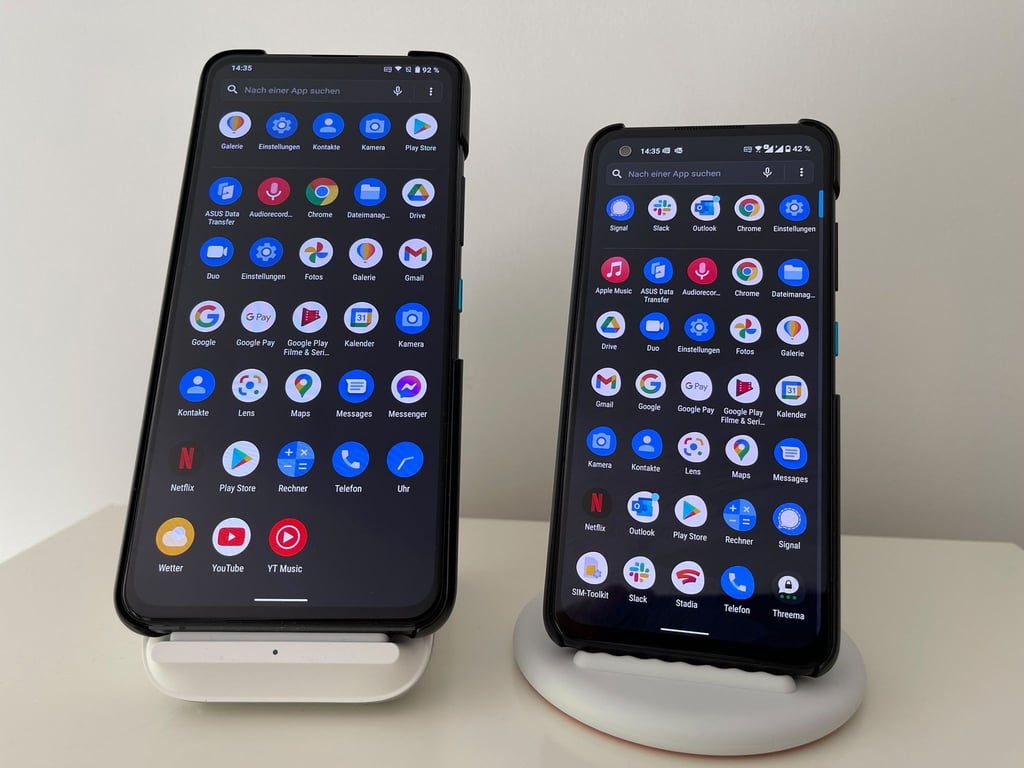 Einmal groß mit dem Zenfone 8 Flip (l.) und einmal etwas kleiner - das Zenfone 8 (r.).