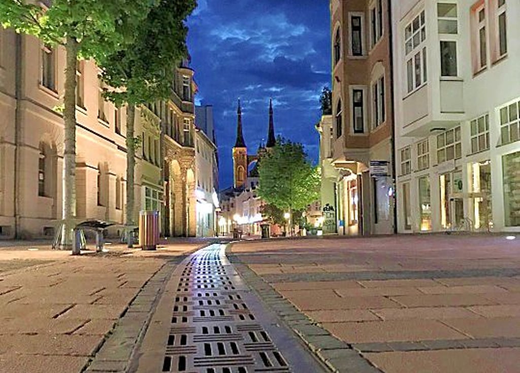 Die Fußgängerzone in Köthen ist menschenleer.