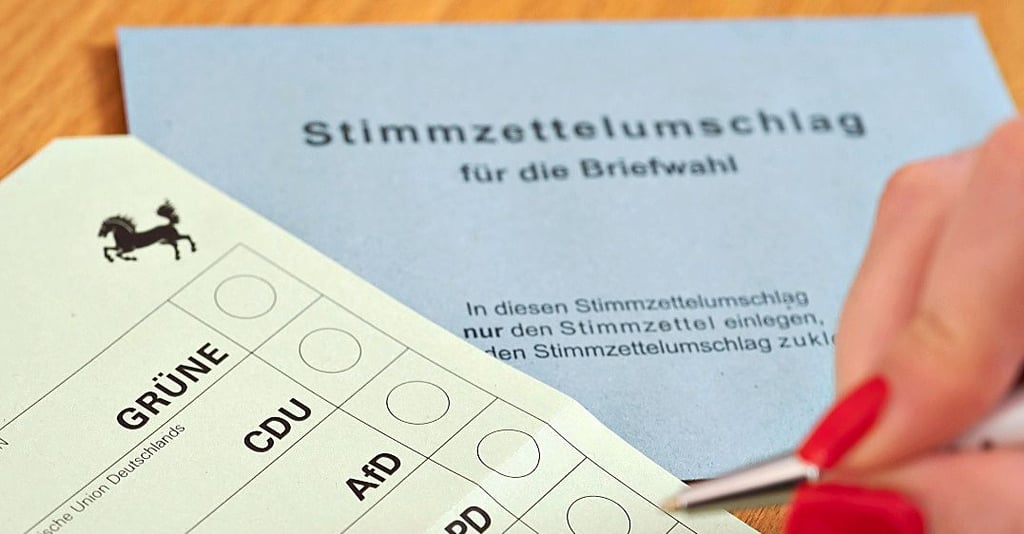 Ein Stimmzettel für die Briefwahl. Für Verwirrung sorgten bei einigen Zerbstern zwei ähnliche Wahlbenachrichtigungen.