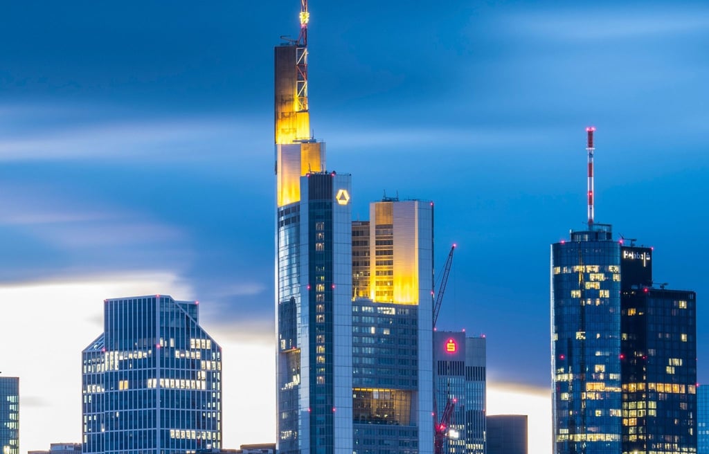 Die Commerzbank gibt Zahlen für das 1. Quartal bekannt.