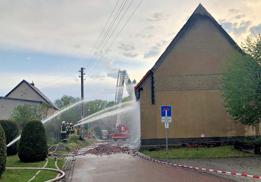 Zu einem Großbrand in Griebo sind insgesamt rund 100 Feuerwehrleute ausgerückt.