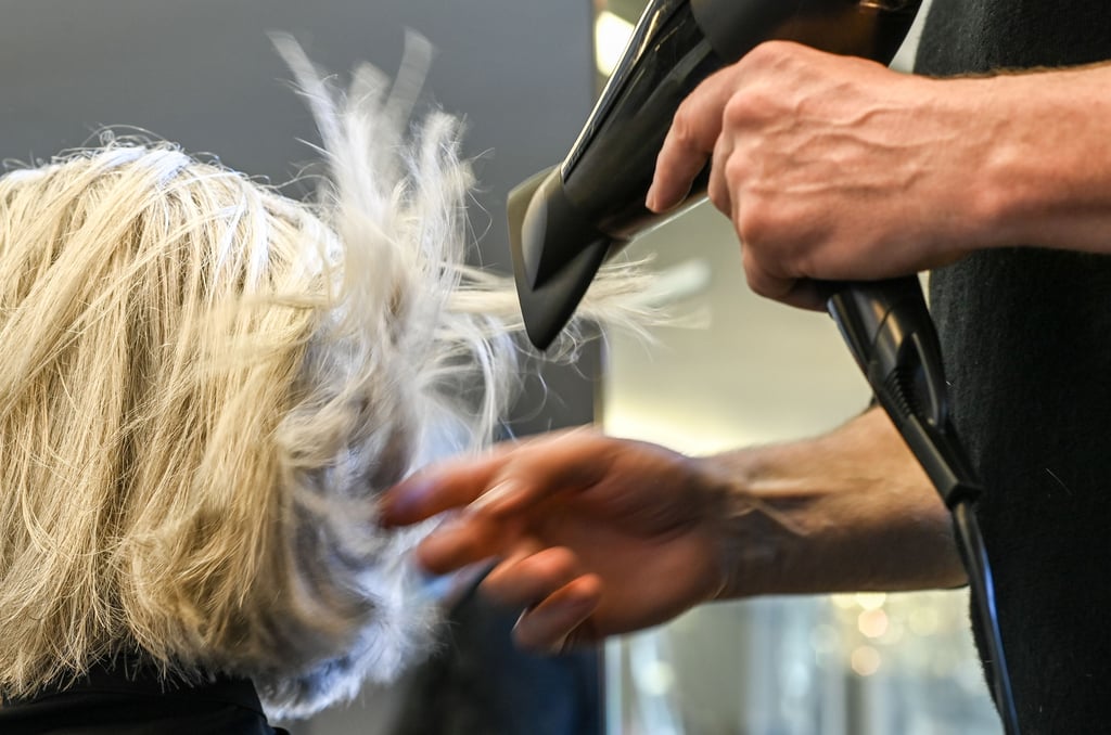 Welchen Nachweis brauchen Genesene, um wieder zum Friseur zu dürfen?