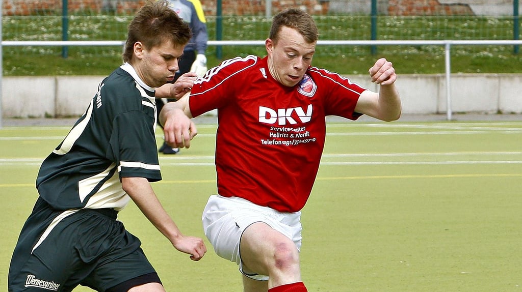 Kevin Schulz (l.) erlernte beim SV Eintracht das Fußball-Abc. Nach einem vierjährigen Ausflug zum Burger BC kehrte er 2016 nach Gommern zurück und feierte sogleich den Aufstieg von der Kreisoberliga in die Landesklasse.