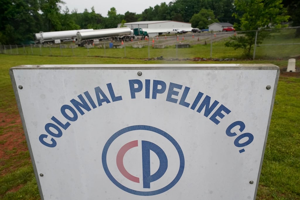 Schild der Colonial Pipeline Company.