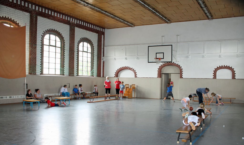 Die historische Tunrhalle der Gemeinschaftsschule in Tangerhütte vor dem Umbau (hier Ferienspiele 2018).