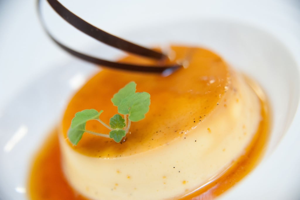 Cremiger Pudding lässt sich auch leicht selbst ohne fertiges Pulver anrühren.