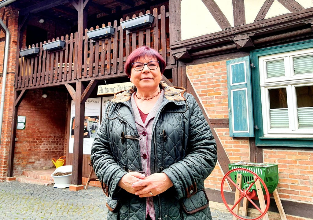 Angela Gorr (CDU) auf dem Museumshof ?Ernst Koch? in Silstedt. Für die 63-Jährige ist das ein ?Ort der Freude? mit vielen Berührungspunkten. Der Museumshof stehe für Musik, Geselligkeit, Ehrenamt, Gemeinschaftsleben. ?Hier kommen viele rote Fäden meines Lebens zusammen.?