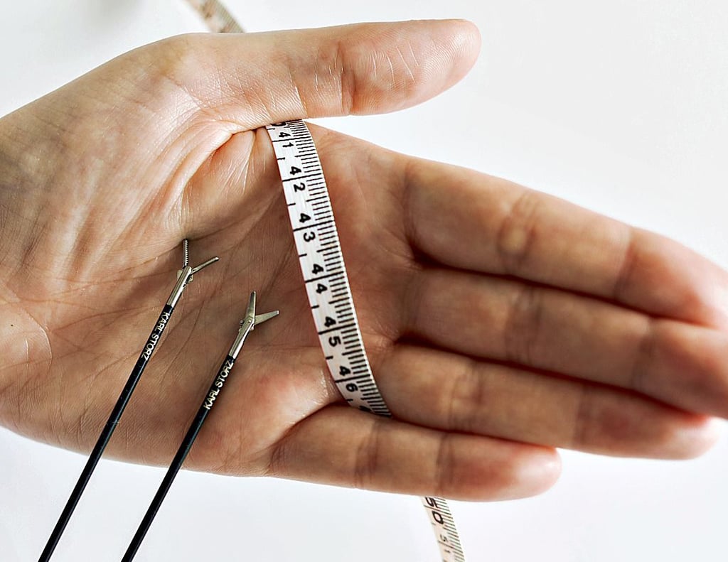Die kleinsten Instrumente der Welt – 1,9 Millimeter – die beim Eingriff bei Neugeborenen eingesetzt werden.