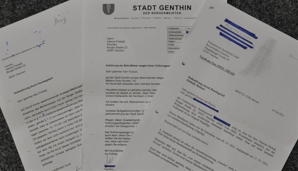 Diese Schreiben bringen Helmut und Beate Fürbaß und Tochter Betty Westermann aus Parchen derzeit um Schlaf und Seelenruhe.