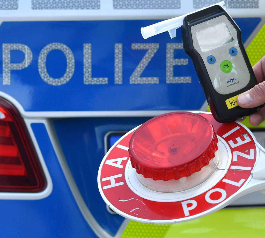 Ein Minderjähriger verursacht unter Alkohol- und Drogeneinfluss einen Unfall.