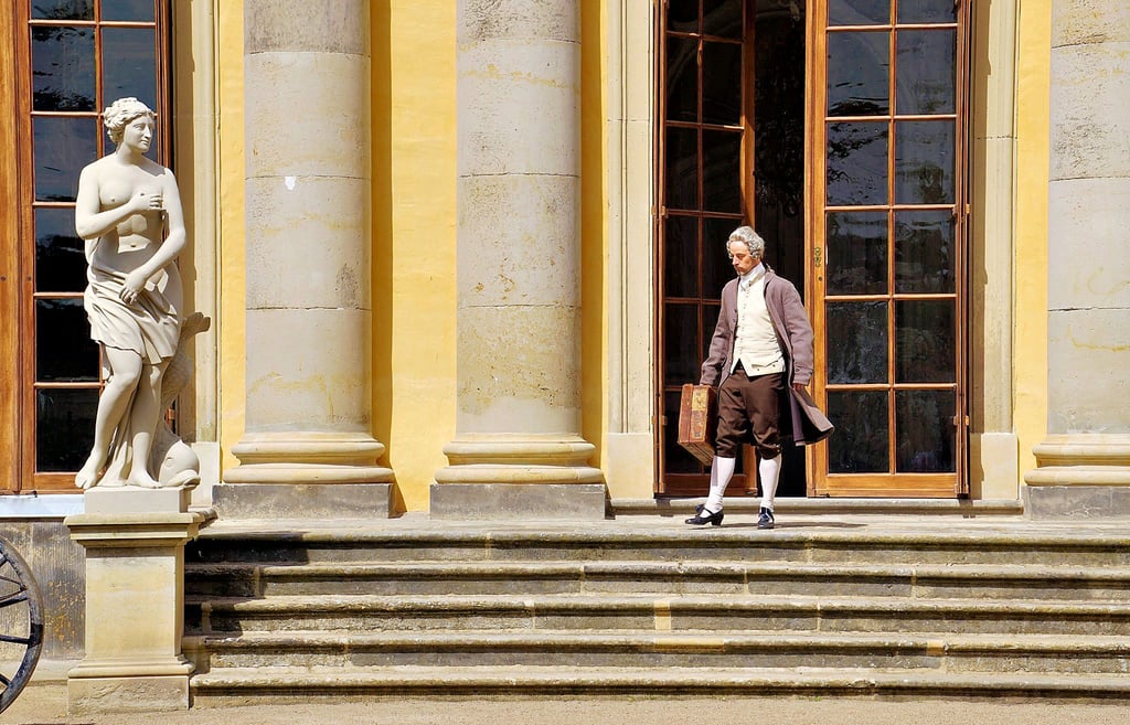 Vor wenigen Tagen wurden Schloss und Schlosspark Mosigkau zur Kulisse für einen Filmdreh.