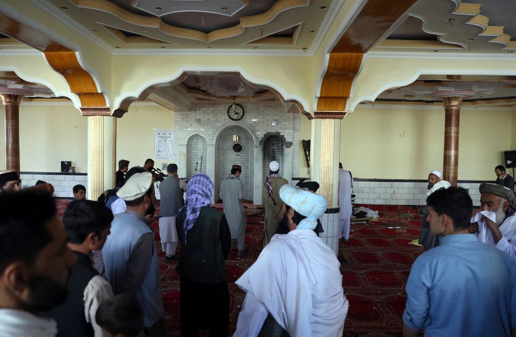 Bei einem Anschlag auf eine Moschee nördlich von Kabul sind mindestens zwölf Menschen getötet worden.