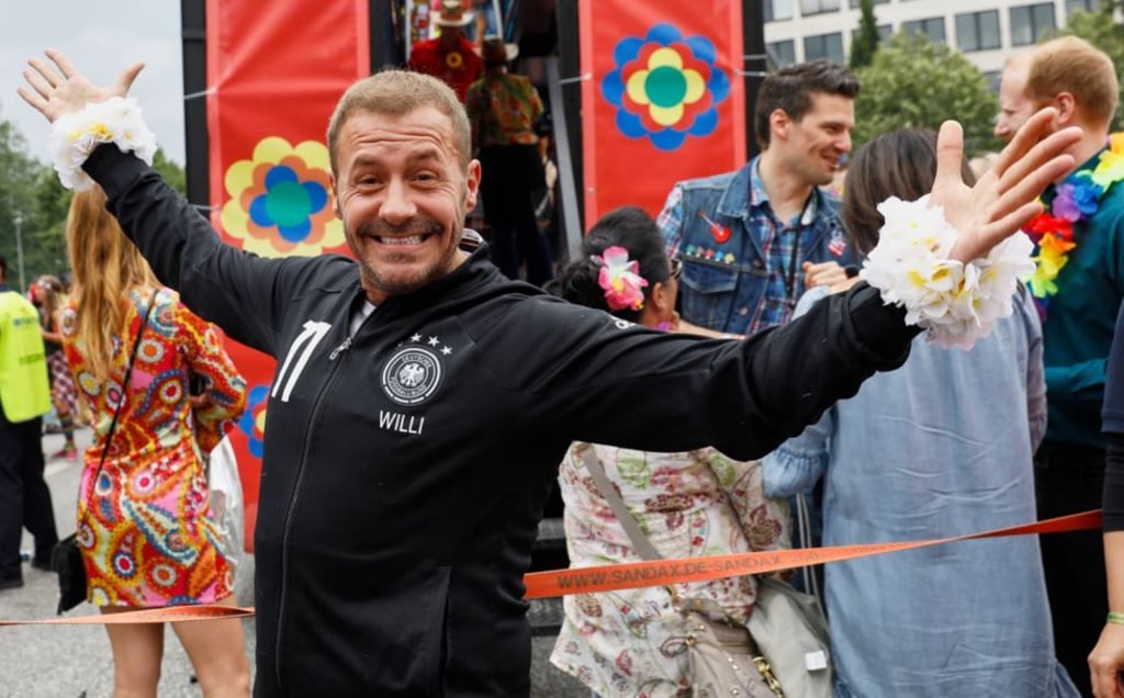 Der Schlagersänger Willi Herren beim Schlagermove 2017 im Stadtteil St.Pauli. Der Entertainer war bekannt für seine Partylaune.