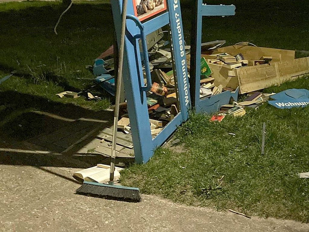 In Burg-Süd wurde diese Bücherbox zerstört.