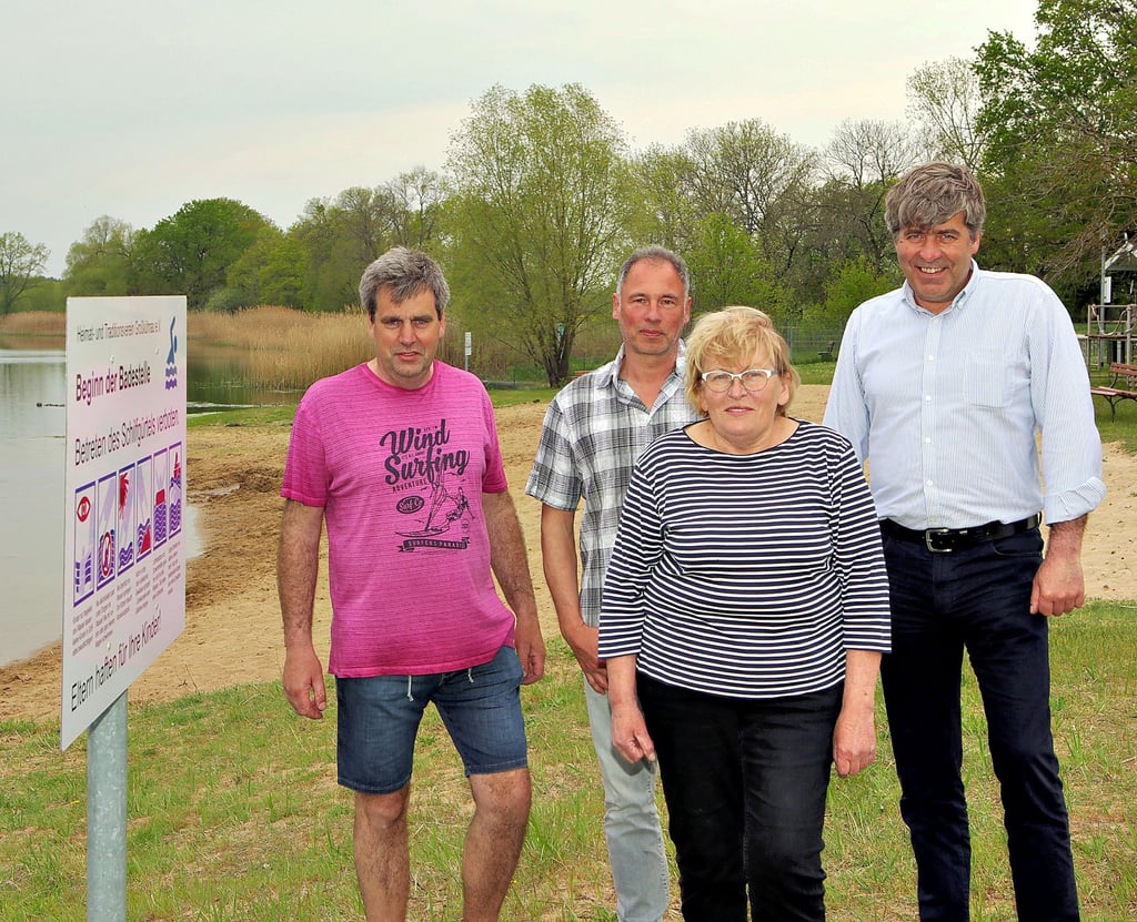 Nicht nur Torsten Kitzing, Dirk Thilo, Christel Pöcking und Fred Kitzing (v.l.n.r.) sind happy, dass der Heimatverein am Kühnauer See so erfolgreich ist. Alle vier betonen das gute Miteinander im Verein und im Naturbad.