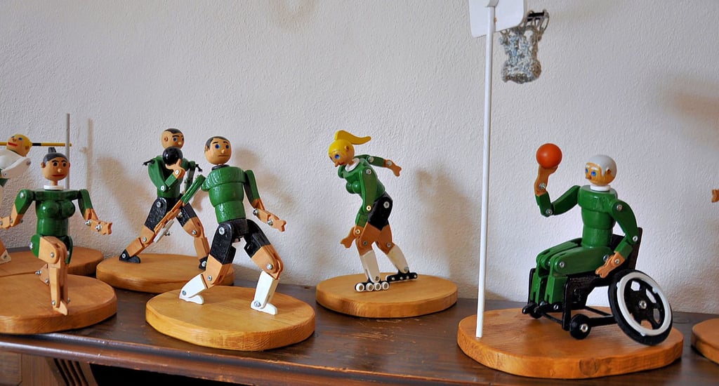 Die Sportfiguren des Neuenhofer waren erst ein Hobby, später wurden sie als offizielles Lehrmaterial unter anderem beim Kanuverbandes anerkannt. Die Sportartenvielfalt kennt kaum noch Grenzen.