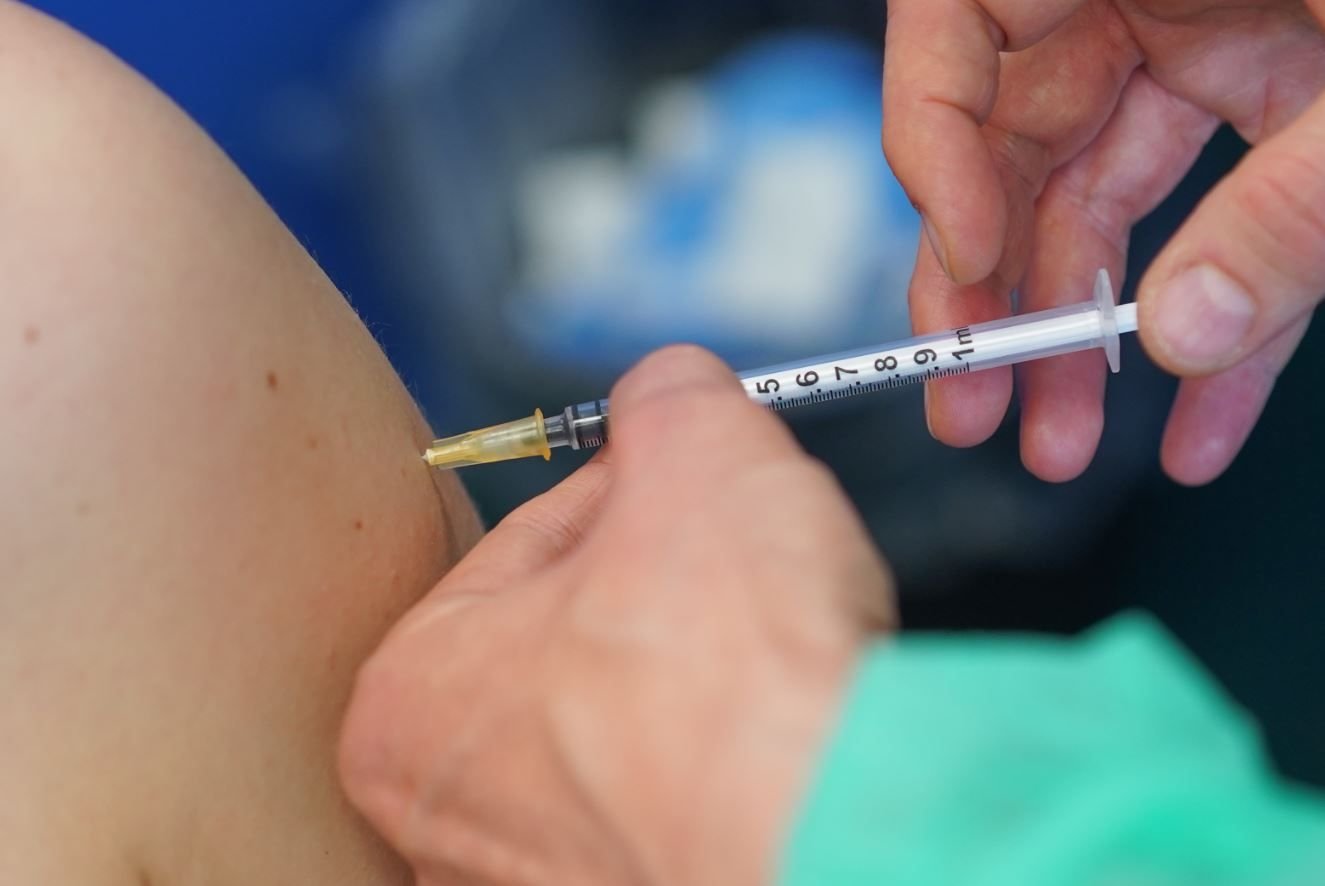 Die häufigsten Nebenwirkungen nach einer Covid-19-Impfung sind&nbsp;harmlos und vorübergehend.