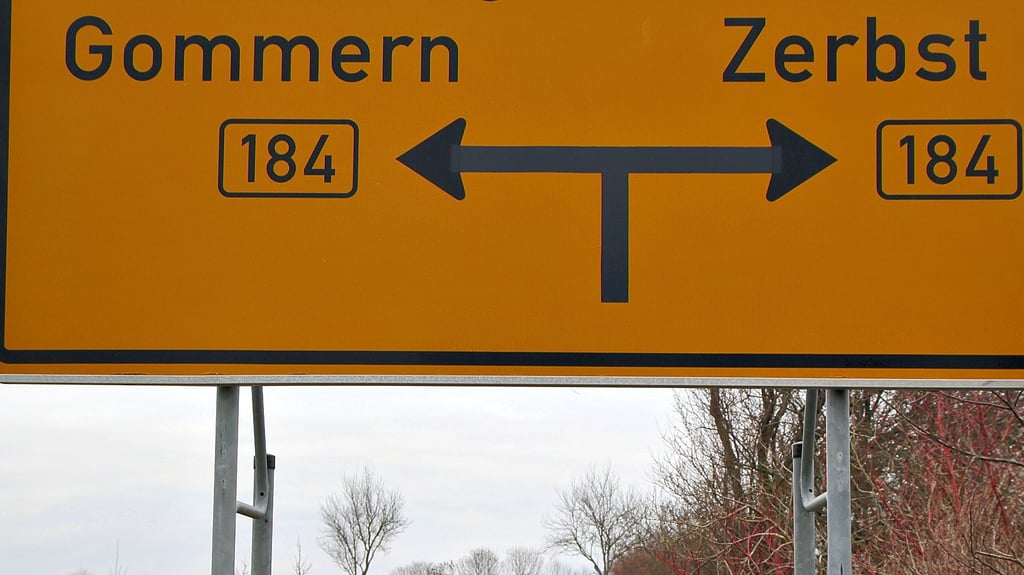 Die Kreuzung nach Töppel aus der Perspektive der kleinen Ortschaft. Die kleine Kreuzung mit der Bundesstraße sorgt immer wieder für Unfälle.