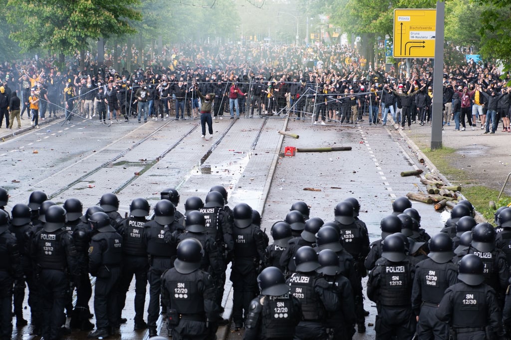 Trotz aller Appelle waren Tausende Dynamo-Fans zum Stadion gekommen.