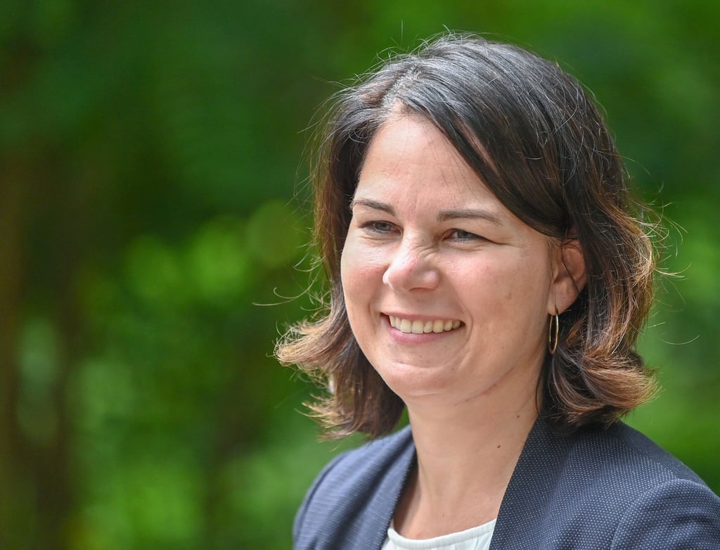 Bei Grünen-Kanzlerkandidatin Annalena Baerbock kümmert sich ihr Ehemann im Falle ihres Wahlsieges komplett um die Betreuung der beiden gemeinsamen Kinder.