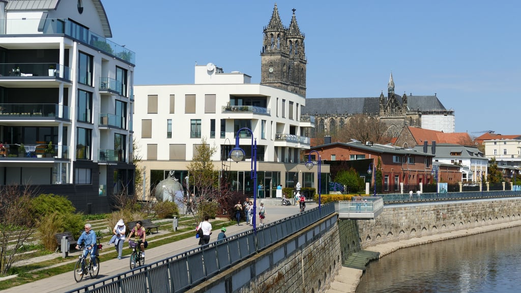 Magdeburg lässt sich gut mit Fahrrad erkunden. Allerdings mangelt es an sicheren Abstellmöglichkeiten fürs Rad samt Gepäck, sobald Touristen die Stadt weiter zu Fuß erleben möchten.