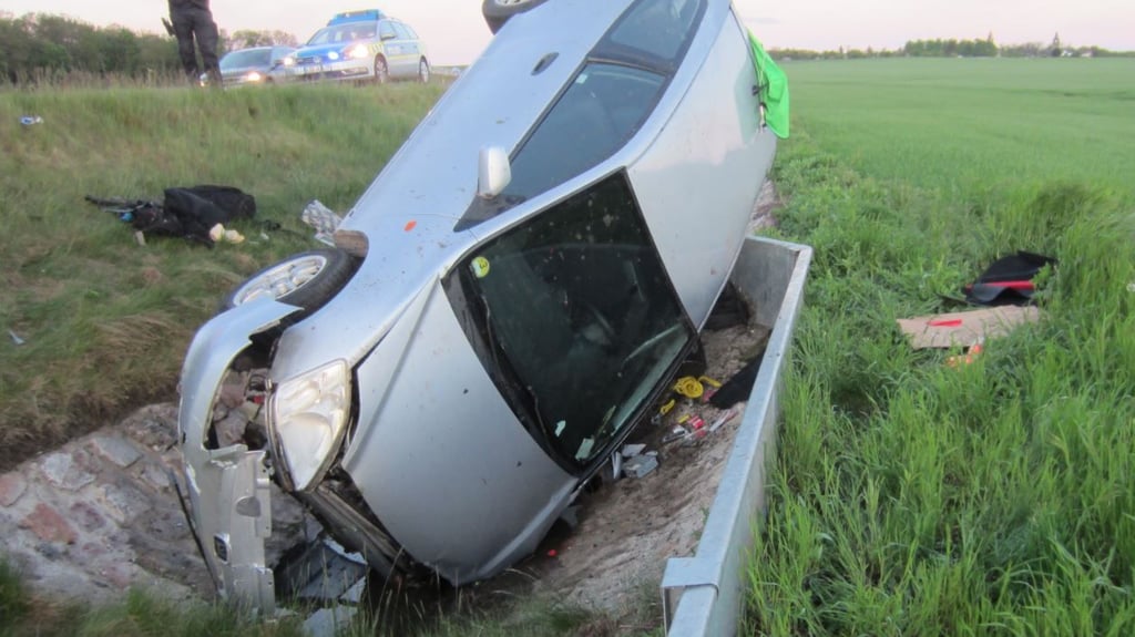 Das Unfallfahrzeug wurde in einem Graben aufgefunden.