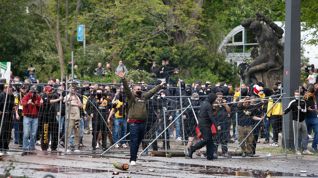 In Dresden haben Fans von Dynamo einmal mehr für negative Schlagzeilen gesorgt.