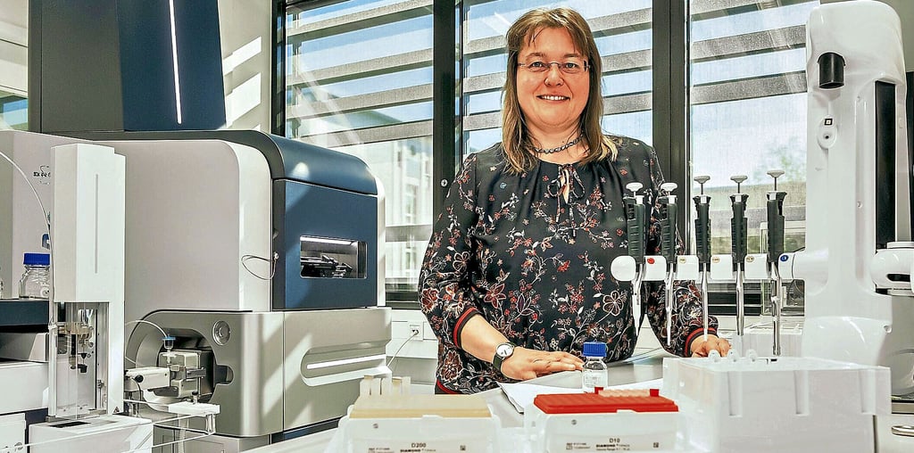 Andrea Sinz ist Professorin für Pharmazeutische Chemie an der Uni Halle, sie arbeitet an einem weiteren Corona-Test.