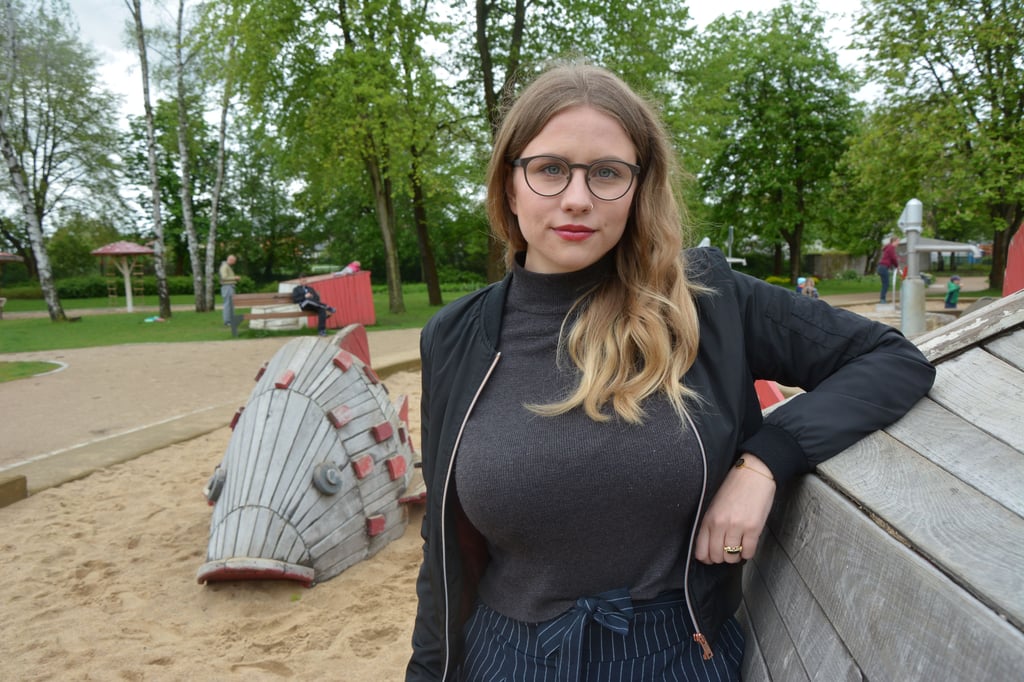 Rebekka Grotjohann, Direktkandidatin der Linken für den Wahlkreis 6, im Burger Flickschupark. Die 22-Jährige studiert Sozialwissenschaften an der Otto-von-Guericke-Universität Magdeburg.
