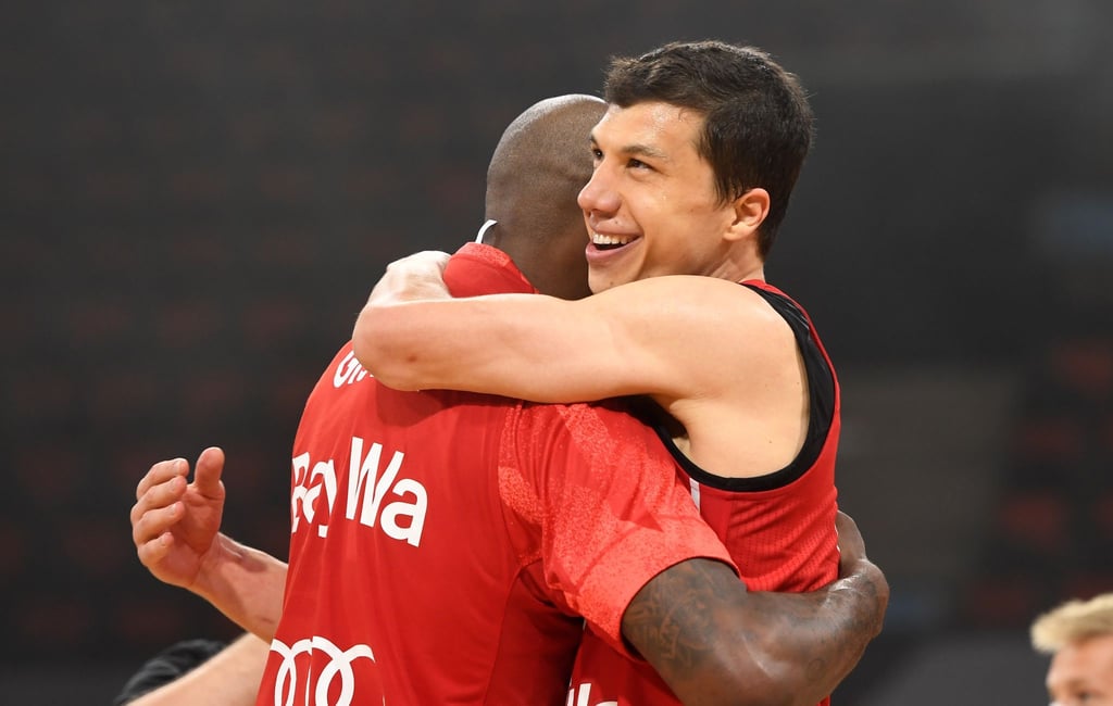 Bayern Münchens Vladimir Lucic (r) gehört zu den fünf besten Spielern der Euroleague.