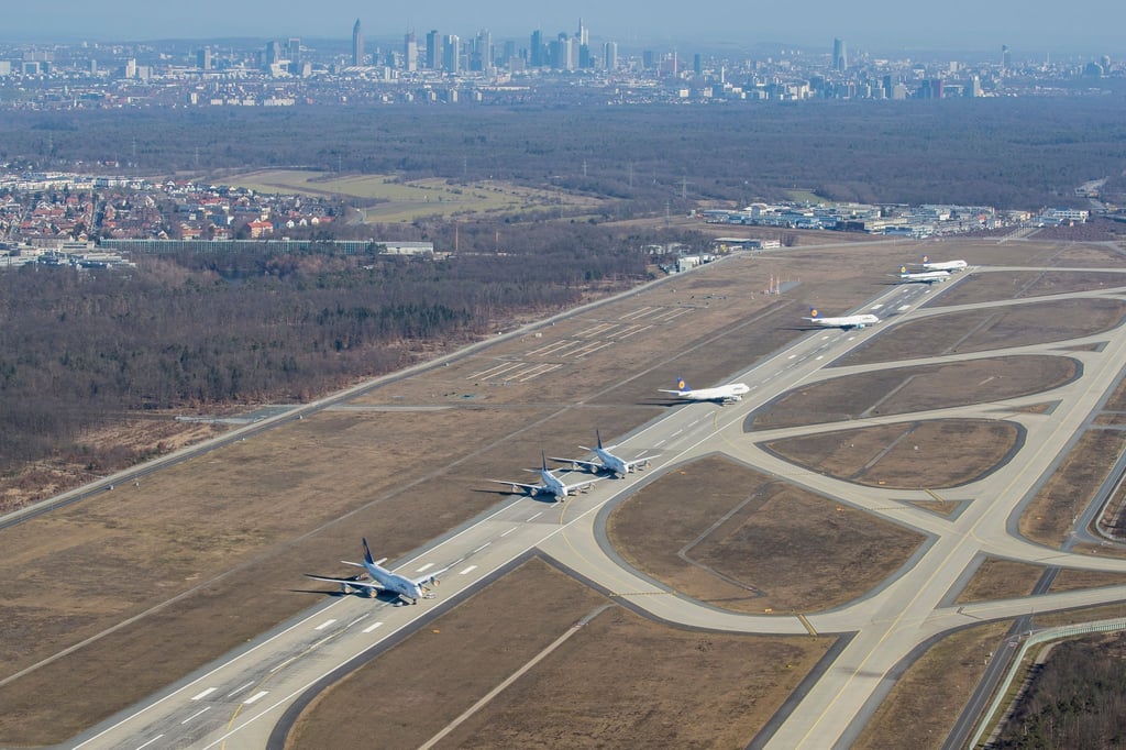 Auf der Landebahn Nordwest wurden in der Corona-Krise Flugzeuge abgestellt.