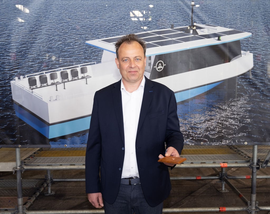 Als Geschäftsführer der Oderhaff-Reederei Peters will Kay Peters ab Spätsommer 2021 eine Elektro-Solar-Fähre zwischen Kamp und Karnin verkehren lassen.
