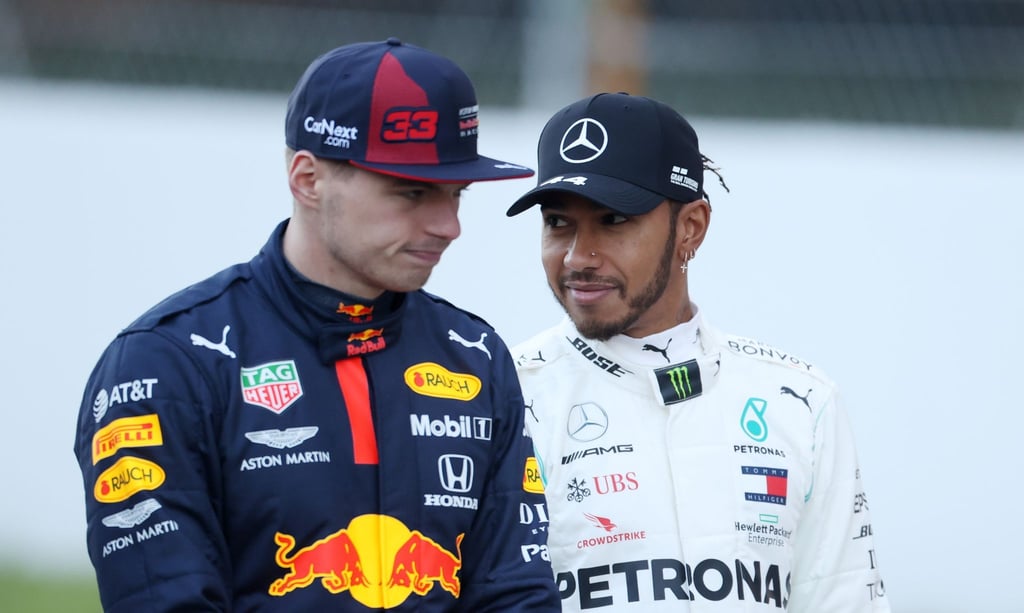 Max Verstappen (l) will in Monaco Lewis Hamilton fordern.