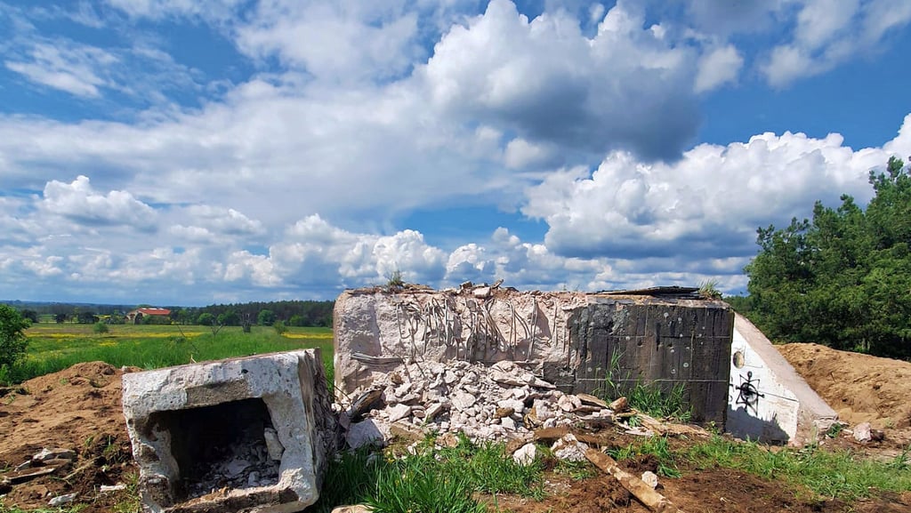 Unklar ist auch, ob und wann die Schäden durch den Bagger repariert werden. 