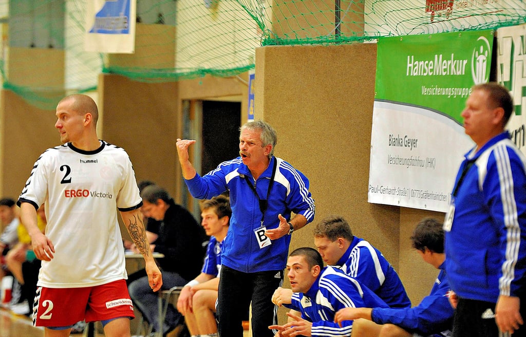 TuS-Handballchef Wolfhard Mensch (Mitte) war zu Radiser Oberligazeiten Cheftrainer.