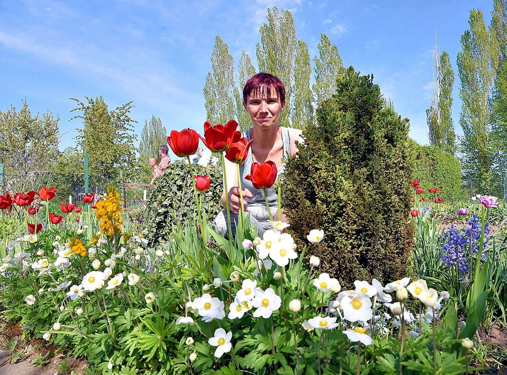 Nancy Lehseg ist jeden Tag in ihrem Garten.