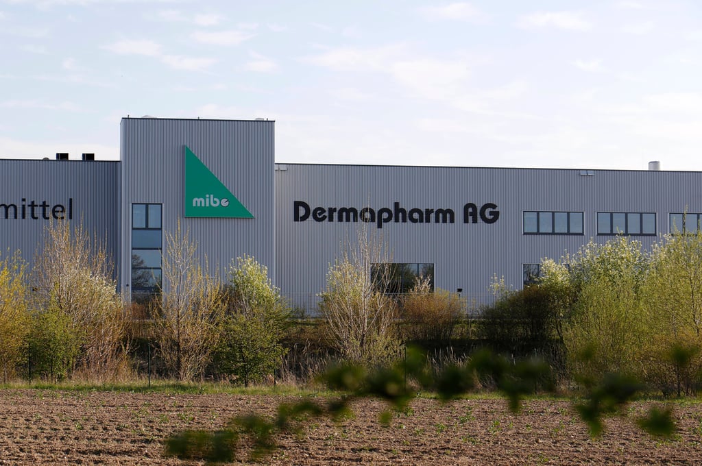 Die Mibe GmbH in Brehna produziert und vertreibt  Arzneimittel. Mibe stellt den Impfwirkstoff der Firma Biontech her. Dieser wird in einem speziellen Verfahren aufgearbeitet, abgefüllt und in alle Welt geliefert.